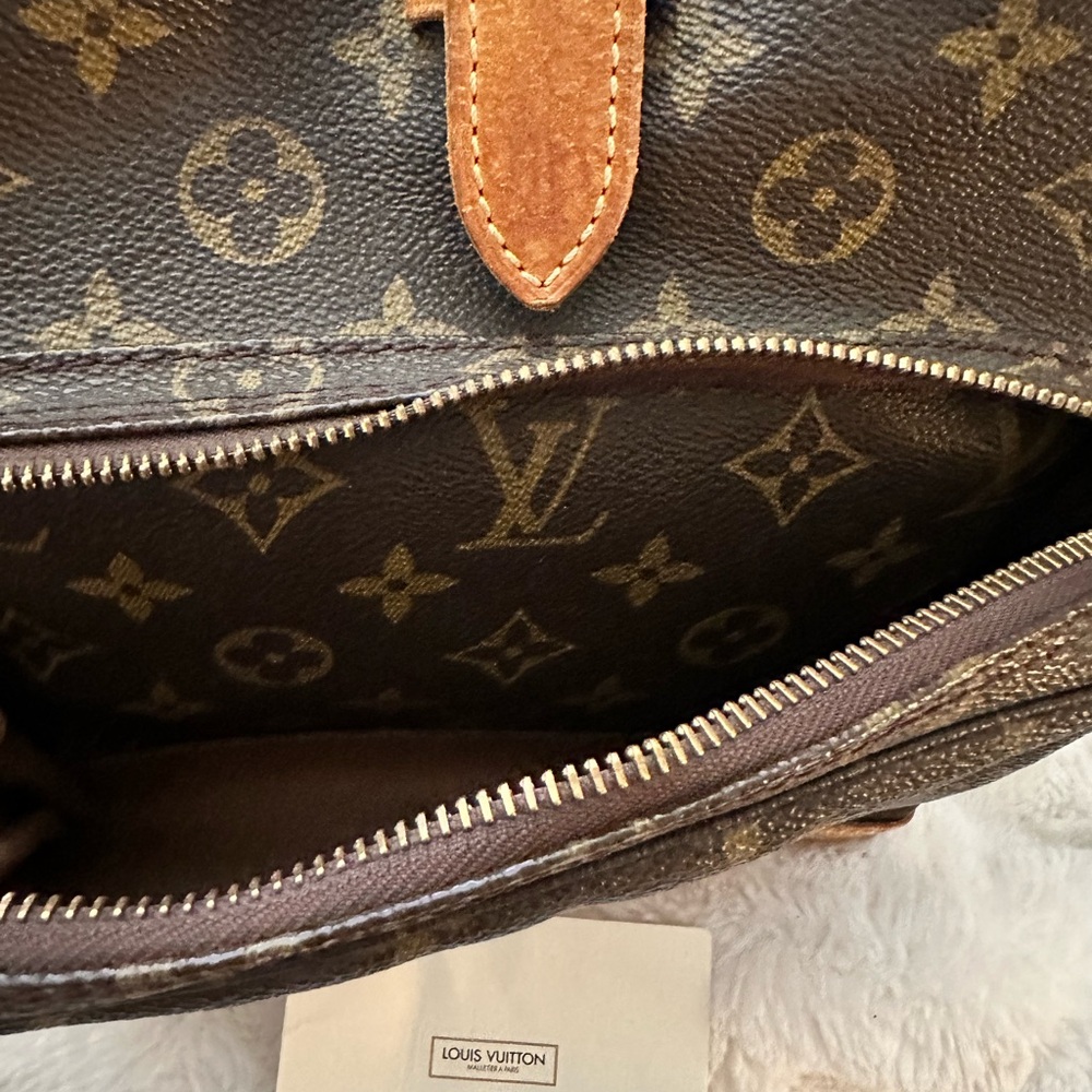 Louis Vuitton - Picture 8 of 16